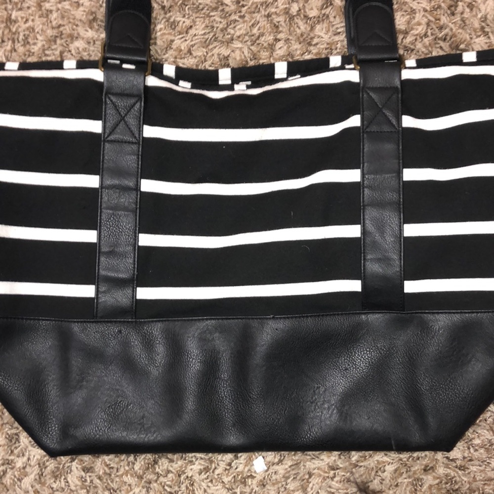Madden Girl Duffel Bag - Picture 3 of 8